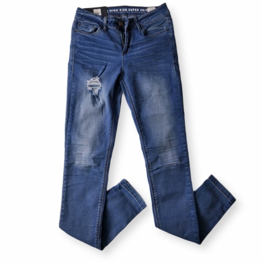 NWT High rise super skinny ripped dark wash jeanse